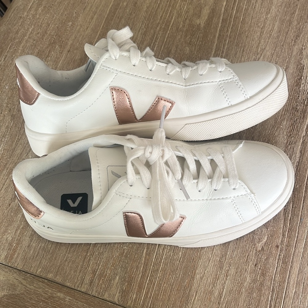 Brand New Veja Campo Sneakers Size 8.5-9 (40 EUR)